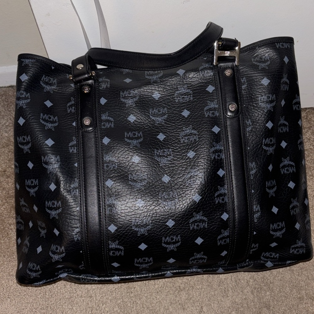 Authentic (Pre-Loved) MCM X-Large Tote Bag - Picture 3 of 12